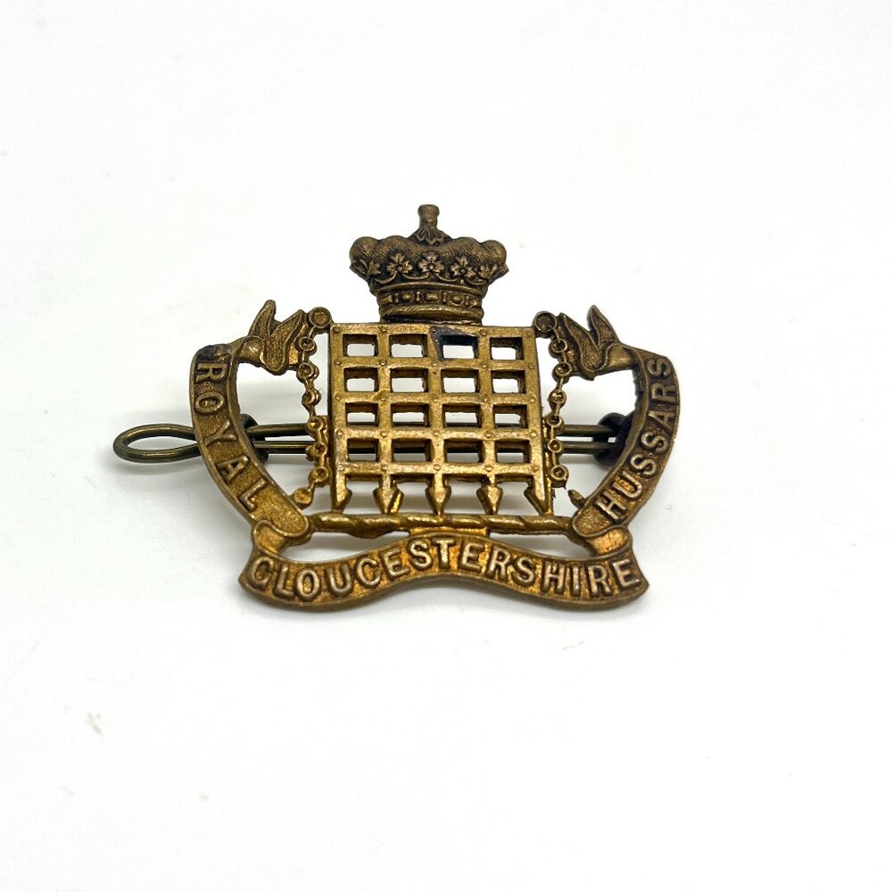 ANTIQUE ROYAL GLOUCESTERSHIRE HUSSARS IY BRASS MILITARY BADGE ORIGINAL VINTAGE